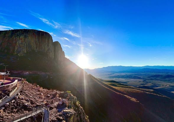  Sonora; 07 de abril de 2025.-El Gobierno del Estado de Sonora te invita a disfrutar del renovado Mirador de la Cruz del Diablo estas vacaciones
