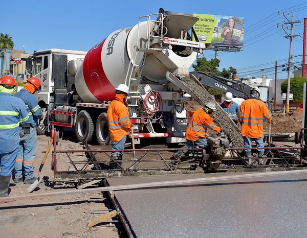 Hermosillo, Sonora; 23 de abril de 2025.-🚧 Gobierno de Hermosillo avanza en la pavimentación del bulevar Colosio 🛣️