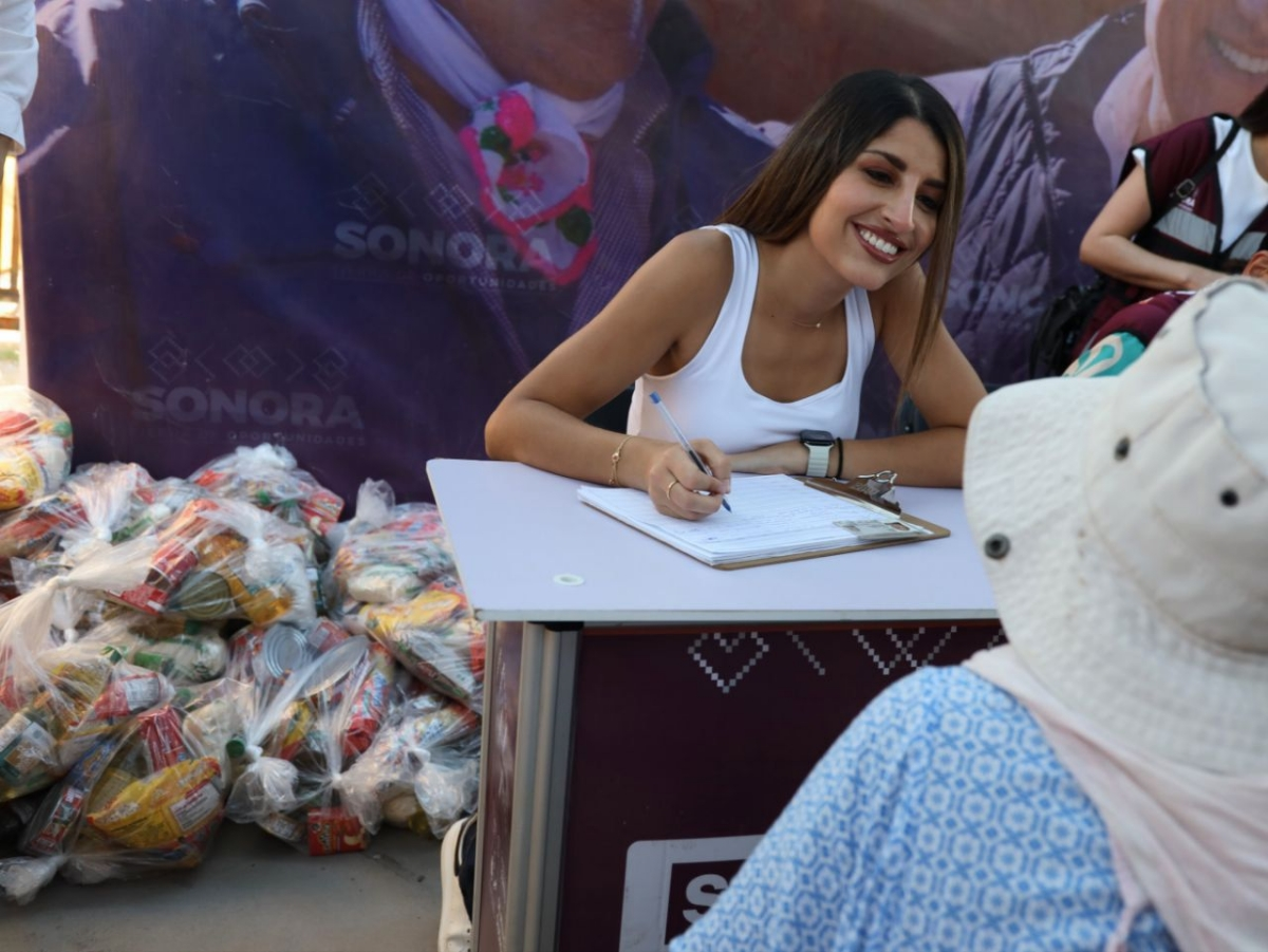 Hermosillo, Sonora; 7 de agosto de 2025.- Gobernador Durazo cumple a familias de la colonia Las Peredas con servicios gratuitos de “Sonora Atiende”