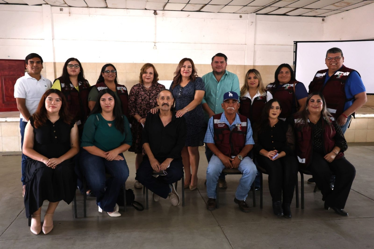  Benjamín Hill, Sonora; 28 de septiembre de 2025.- Reconoce Gobierno de Sonora a Cutberto López por trayectoria teatral de más de 40 años