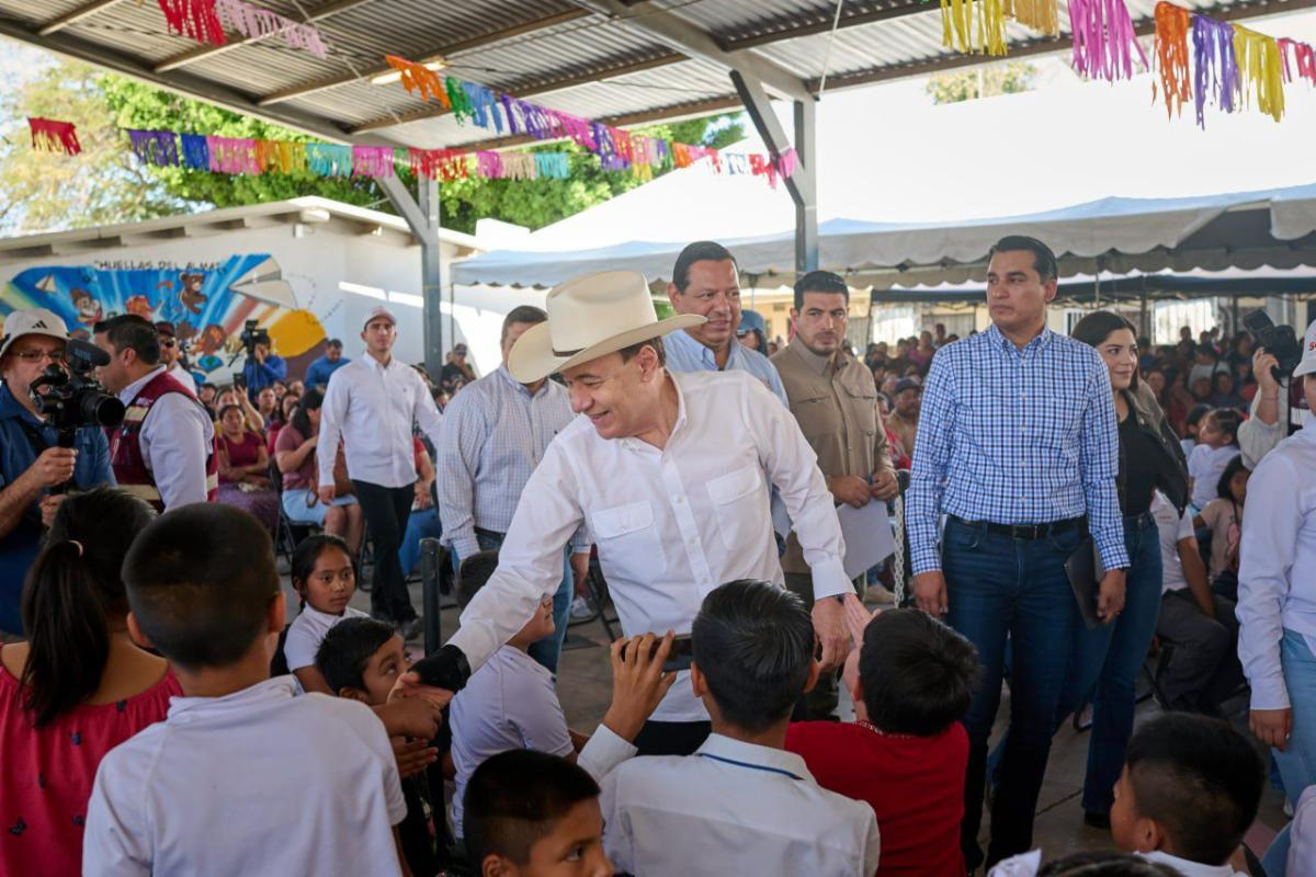 Hermosillo, Sonora; 26 de marzo de 2026.-Gobernador Durazo respalda la educaci&oacute;n de estudiantes de Miguel Alem&aacute;n con becas y mejoras en planteles