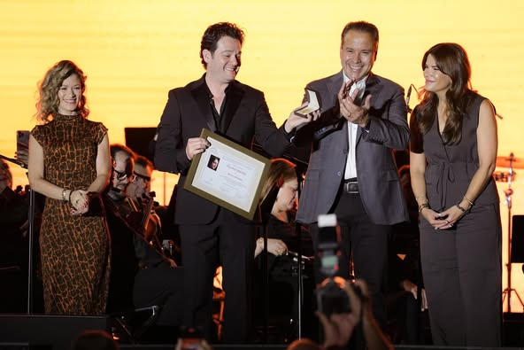 Hermosillo, Sonora; 23 de mayo de 2025.-El Gobierno de Hermosillo distingue al tenor Arturo Chacón en las Fiestas del Pitic