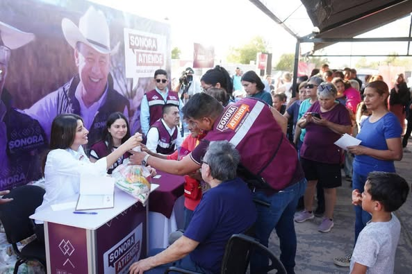 Sonora; 07 de junio de 2025.-Gobierno de Sonora, con Alfonso Durazo, acerca apoyos a la colonia Arco Iris mediante la Feria de Servicios Sonora Atiende