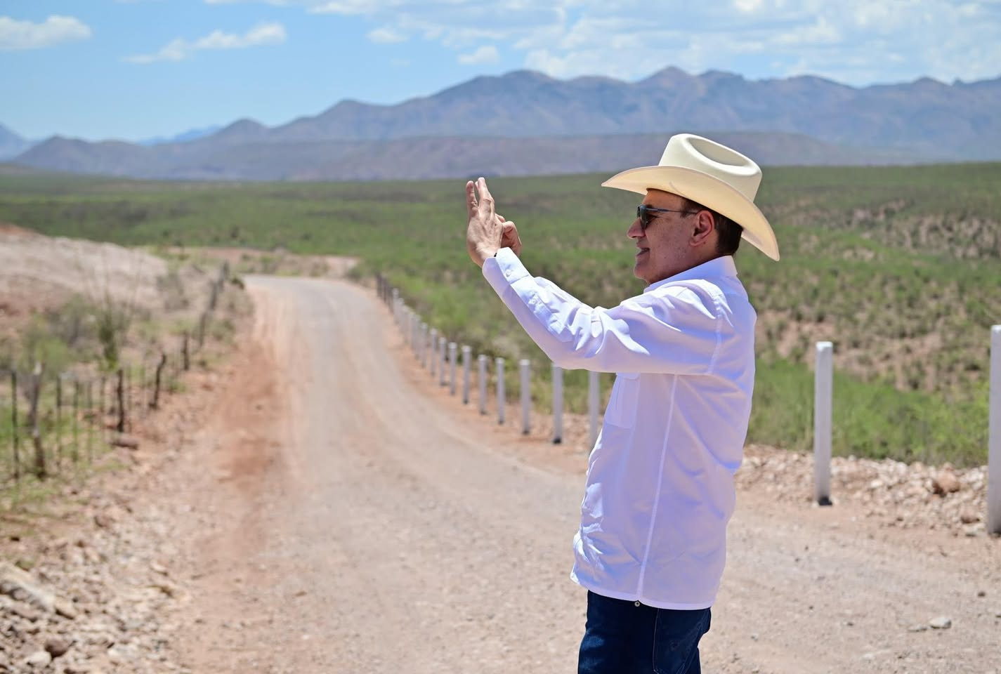 Sonora; 15 de junio del 2025.-El Gobierno del Estado de Sonora, encabezado por el gobernador Alfonso Durazo, supervisa los avances en la carretera Bavispe–Nuevo Casas Grandes para fortalecer la conectividad y el desarrollo regional