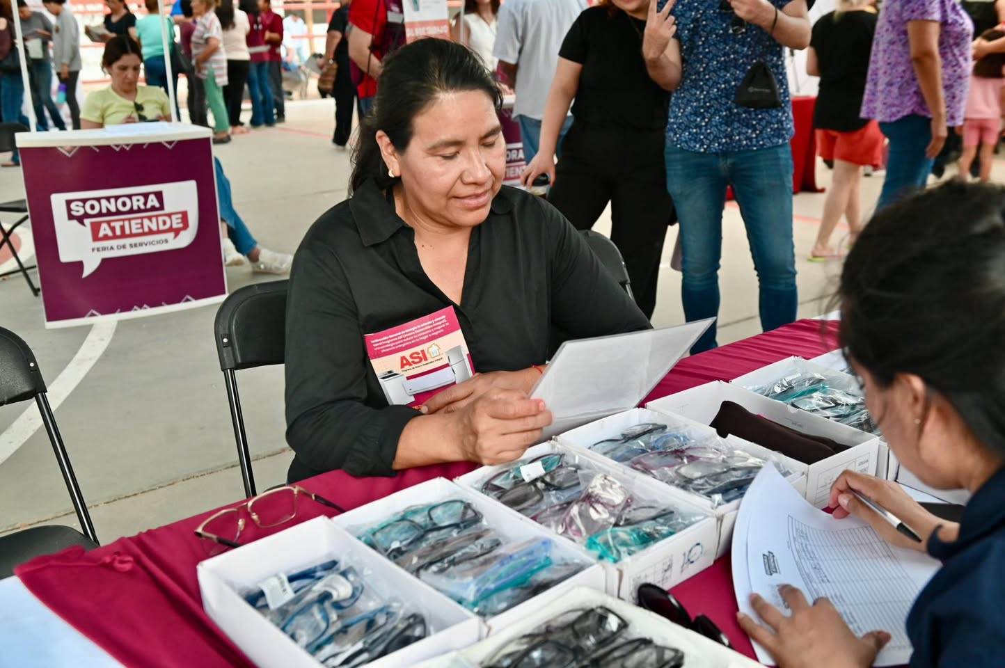  Sonora; 09 de julio del 2025.-El Gobierno de Sonora acerca apoyos y trámites gratuitos a las vecinas y vecinos del parque Cuauhtémoc en Hermosillo con la Feria de Servicios Sonora Atiende