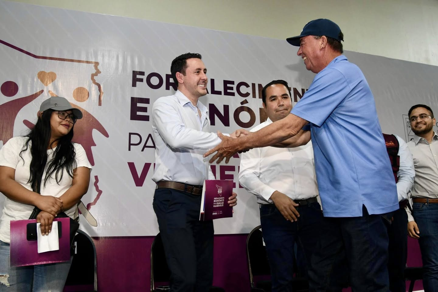  Sonora; 17 de julio del 2025.-Gobierno de Sonora entrega apoyos económicos a más de 1,200 familias de Hermosillo y San Miguel de Horcasitas