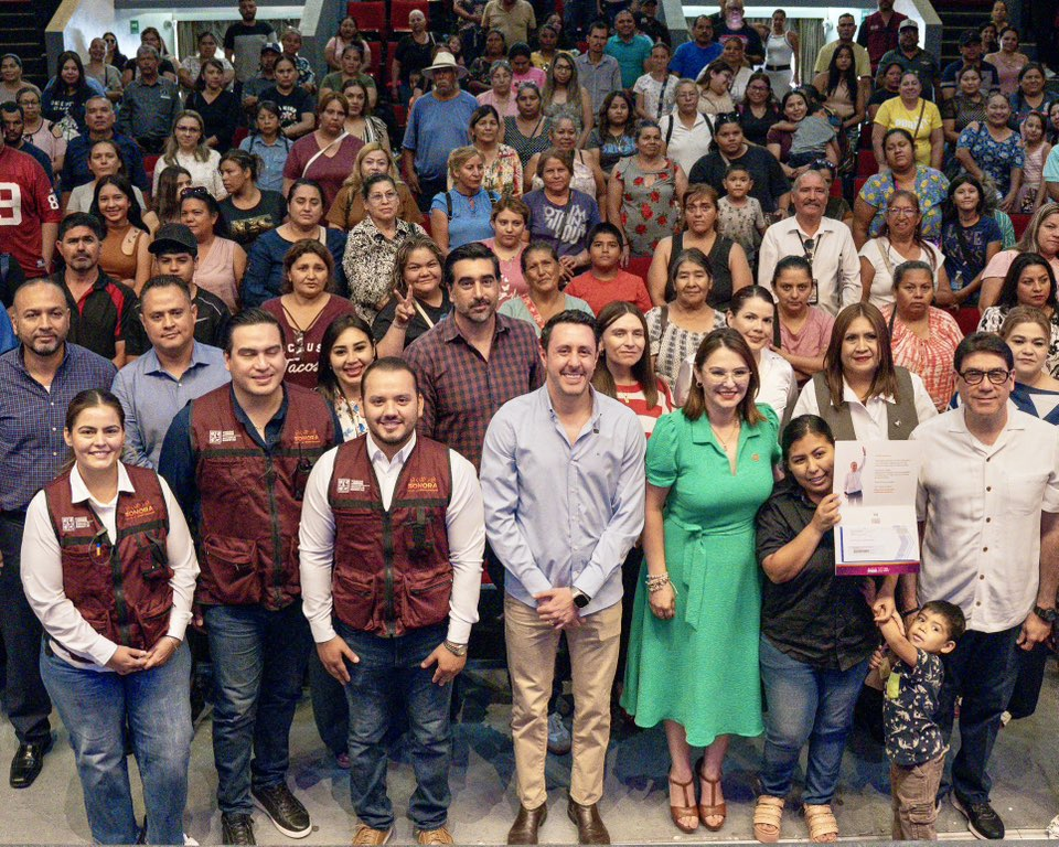  Sonora; 27 de julio del 2025.-Gobierno de Sonora entrega tarjetas del Programa Fortalecimiento Económico para Familias Vulnerables a 263 familias en Nogales
