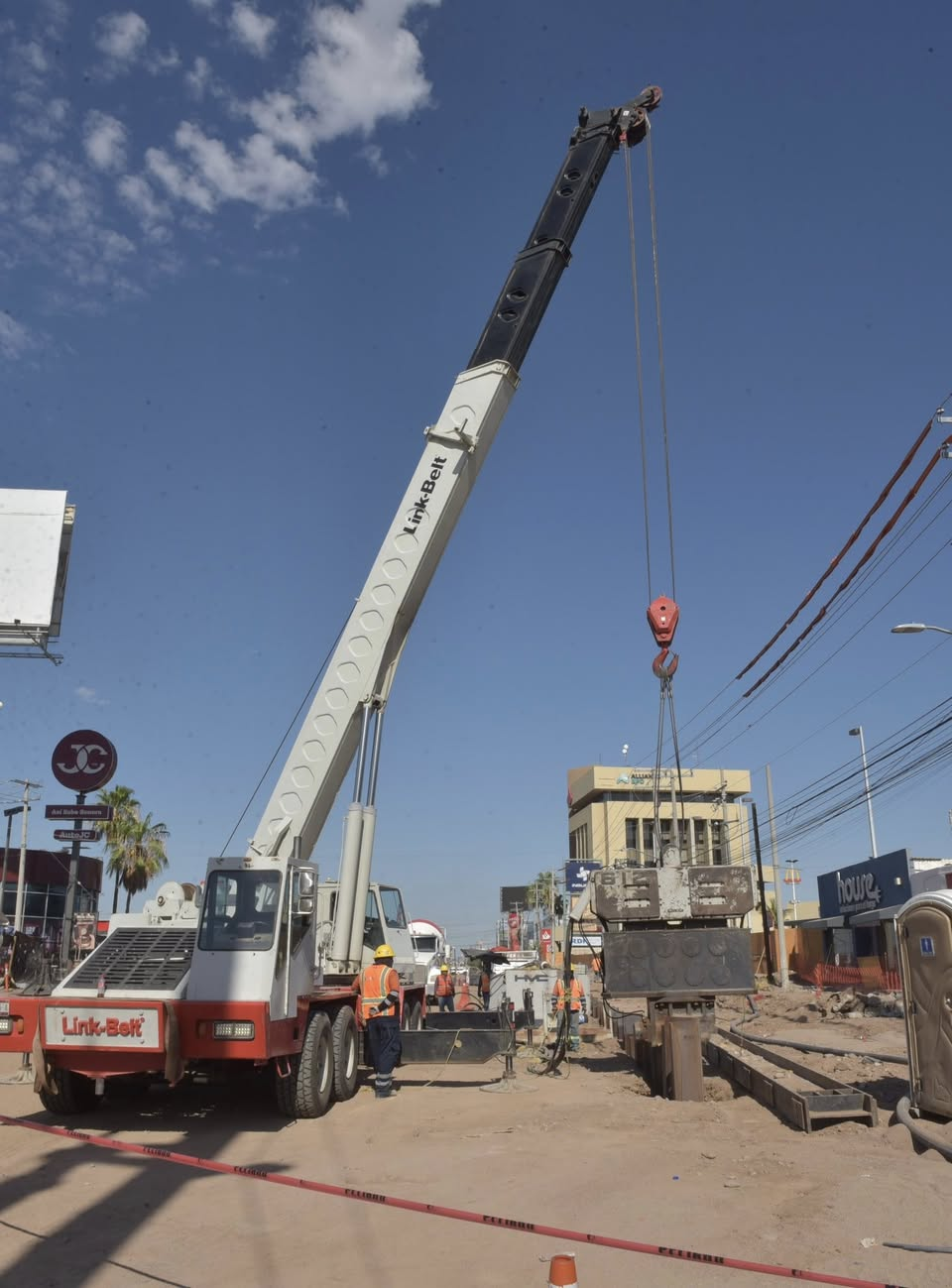 Hermosillo, Sonora; 28 de julio del 2025.-Gobierno de Hermosillo avanza al 40% en la construcción del paso a desnivel en Colosio y Solidaridad supervisado por el Presidente Municipal Antonio Toño Astiazarán