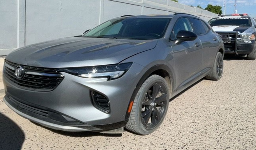 Hermosillo, Sonora; 24 de octubre de 2025.- Operativo de la Policía Estatal incauta armas de fuego durante detención de personas en Hermosillo